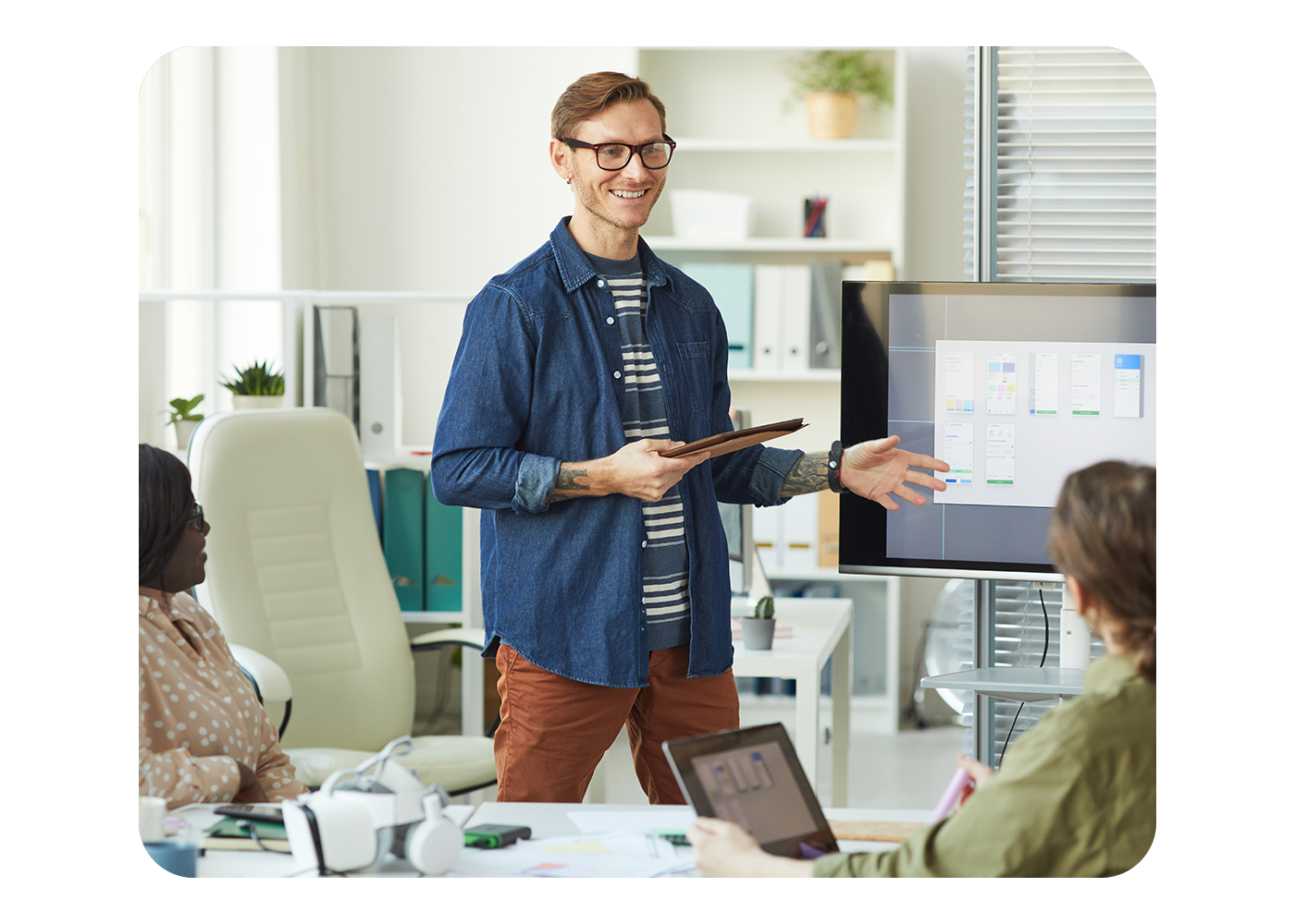 man-explaining-square