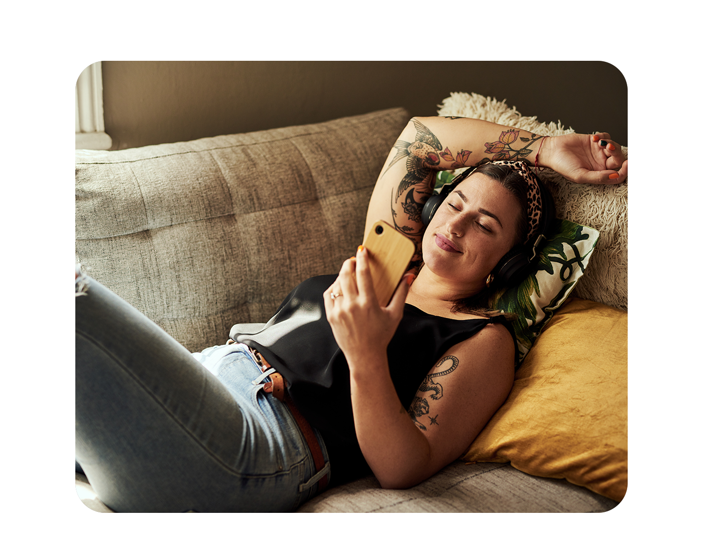 woman-couch-phone-square-1